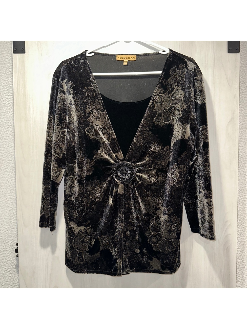 Vintage Notations Women's large Long Sleeve Velvet Top with Floral Pattern